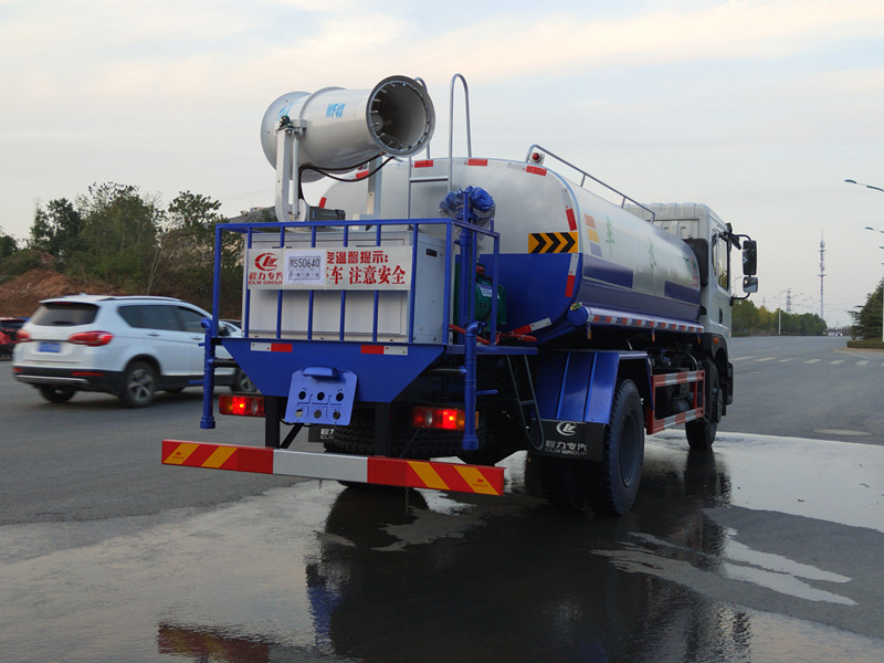 東風(fēng)灑水車廠家直銷 東風(fēng)灑水車廠家直銷