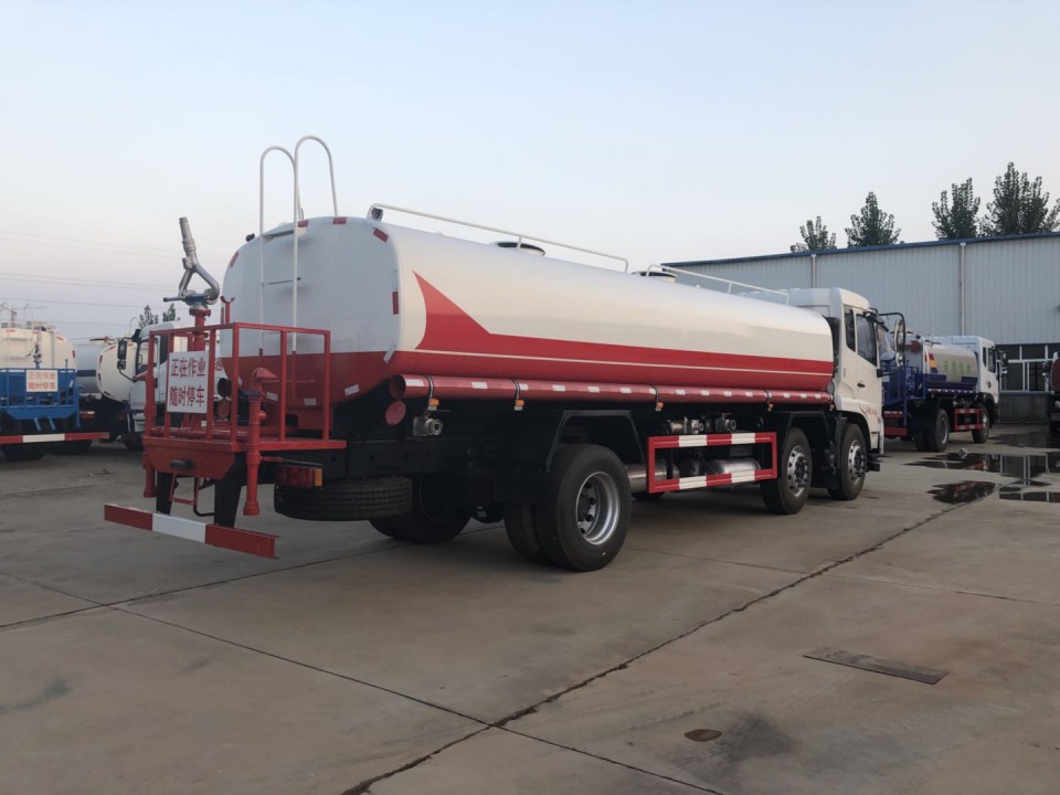 東風(fēng)天錦小三軸灑水車廠家底盤配置-程力集團 東風(fēng)天錦小三軸灑水車廠家底盤配置-程力集團