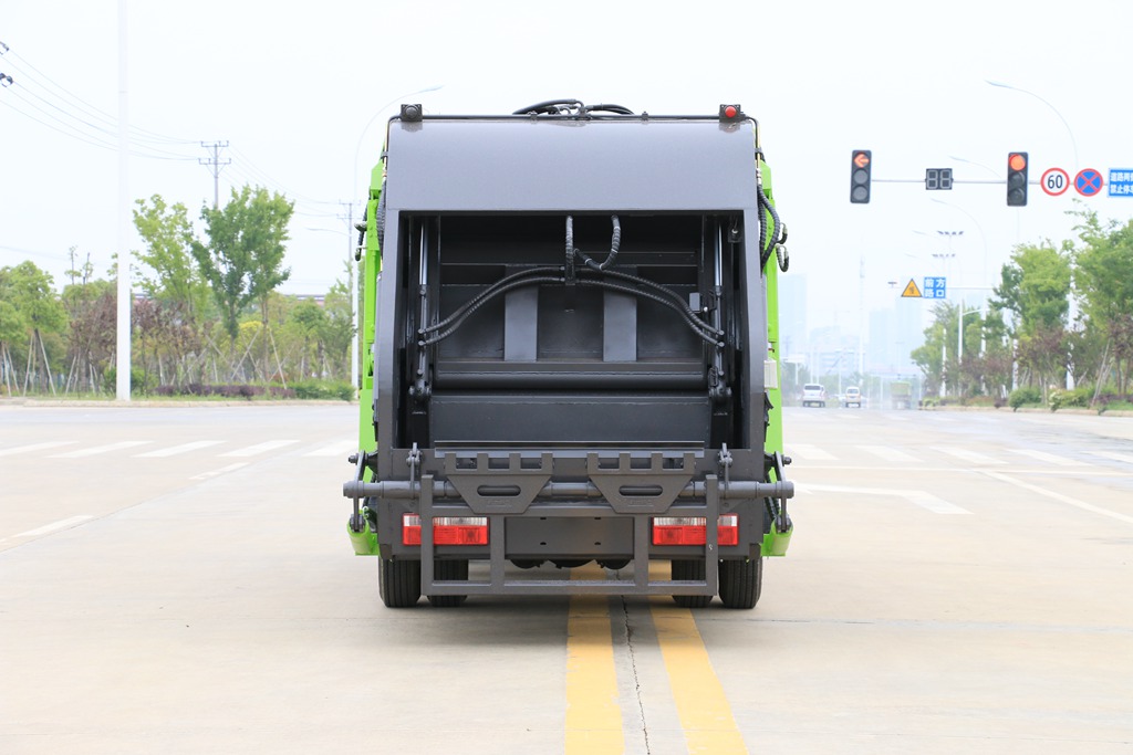 С���𿨉��s����܇